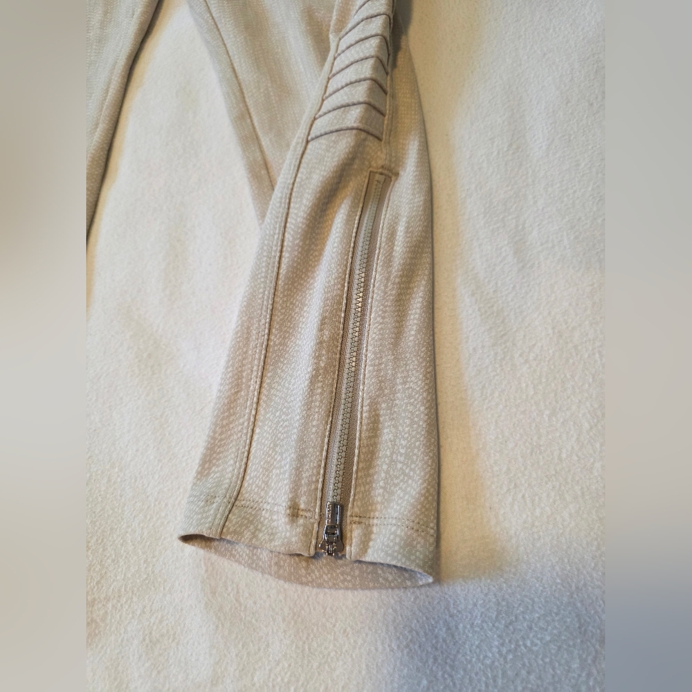 2 PAIRS ATHLETA LEGGINGS - Picture 10 of 13